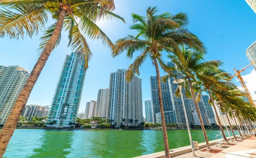 Luxury Condo vs Single‑Family Home in Coconut Grove or Coral Gables: Which Is Right for You?