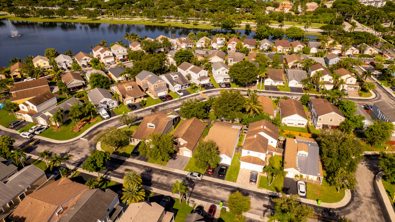 Why Working with a Local Luxury Expert Matters in Miami Real Estate